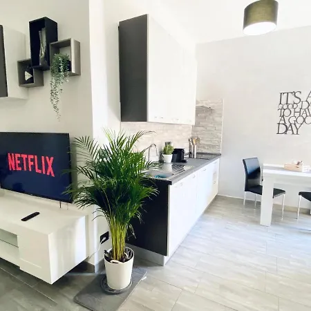 Relax & Tour New Minimal Chic